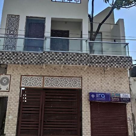 Ira Homestay Mathura - Divine Spiritual Stay المظهر الخارجي الصورة