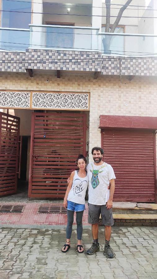 Ira Homestay Mathura - Divine Spiritual Stay المظهر الخارجي الصورة