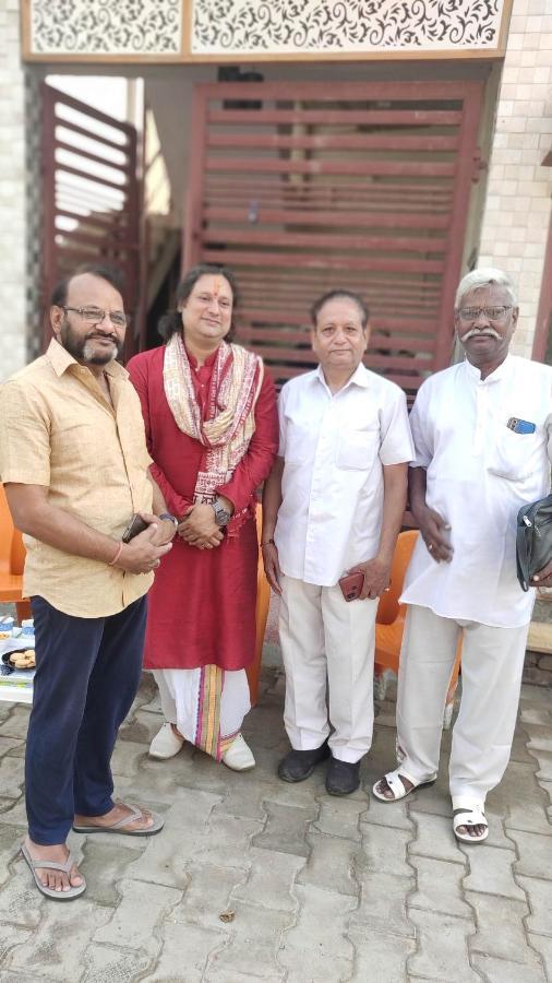 Ira Homestay Mathura - Divine Spiritual Stay المظهر الخارجي الصورة