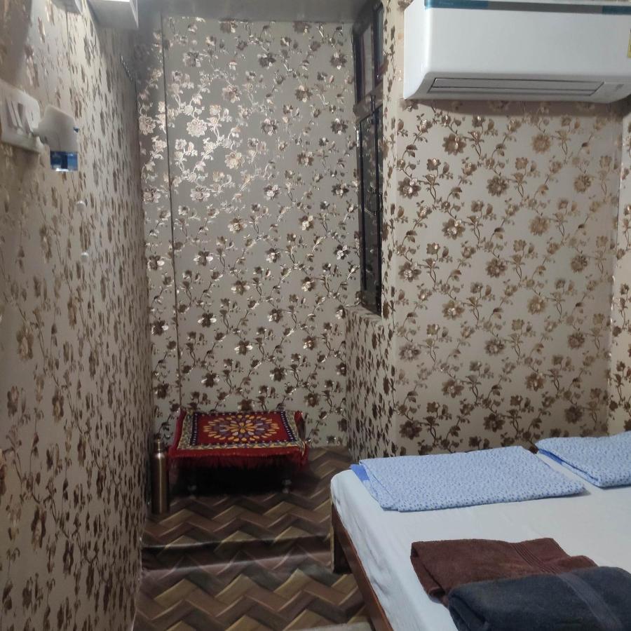 Ira Homestay Mathura - Divine Spiritual Stay المظهر الخارجي الصورة
