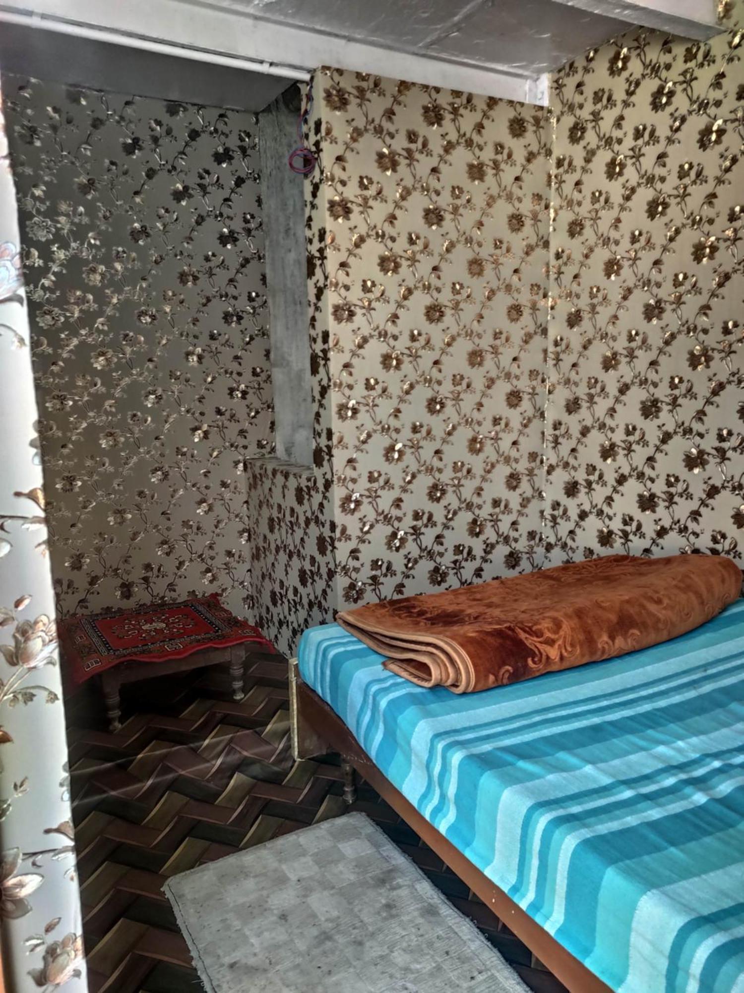 Ira Homestay Mathura - Divine Spiritual Stay الغرفة الصورة